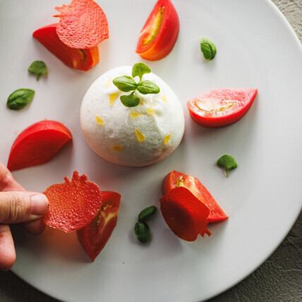 フルーツトマト×ブッラータ “太陽を浴びたトマト畑”