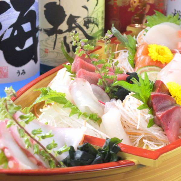 魚缸裡的活魚是現場烹製的♪ 可以享受特別的新鮮海鮮菜單！