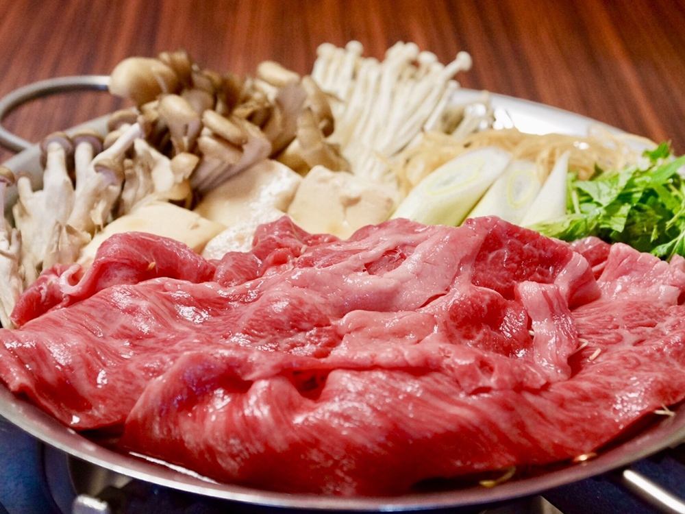 Boasting a tremendous popularity among women, "Iron plate hot pot making".Korean style Japanese beef sukiyaki is the best weather in this winter.