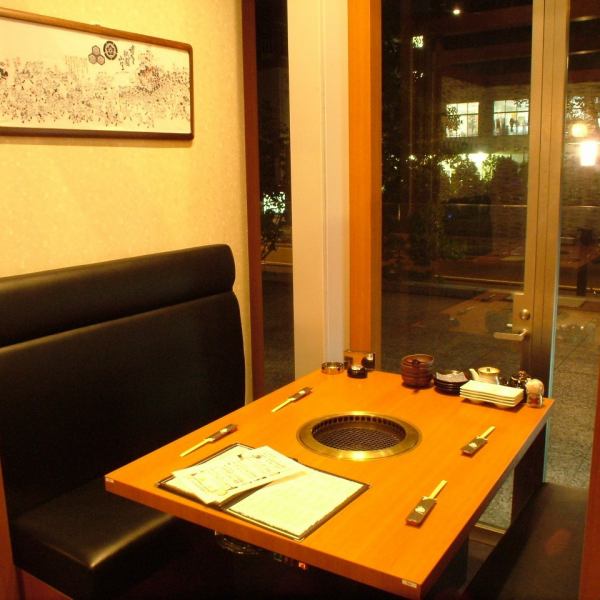 【BOX席★4～12名様】柔らかな間接照明の中、落ち着いてお食事をお楽しみ頂けます!!4名／6名／最大12名までご利用可能です！