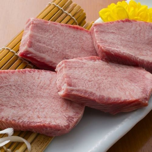 五臓の厚切りタン(３枚）