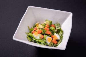 サーモンとアボガドの贅沢サラダ(秋の五臓六腑サラダ)