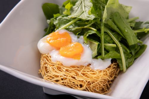 ルッコラとホウレンソウのパリパリサラダ（ゴマドレッシング）