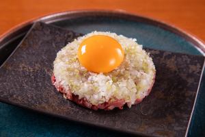 牛タン塩ユッケ（炙り）