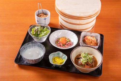 这是他们午餐菜单上的特色菜。五脏六脏套餐午餐