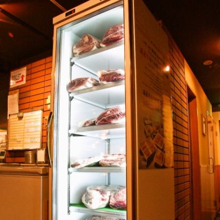 [Meat] Even if you put it in the refrigerator, it will be gone in a day at the earliest.★ The air can be replaced in 3 minutes inside the store! Thorough countermeasures