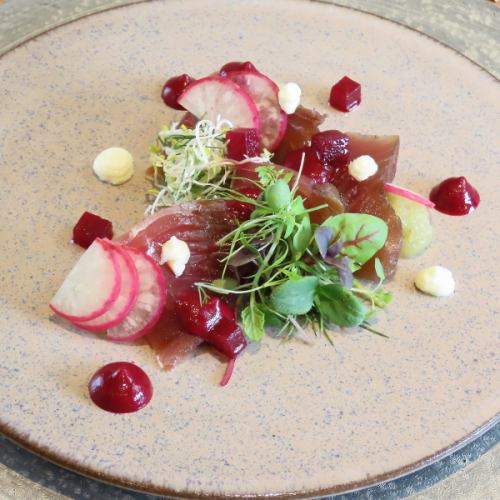 主菜採用時令食材製作的開胃菜