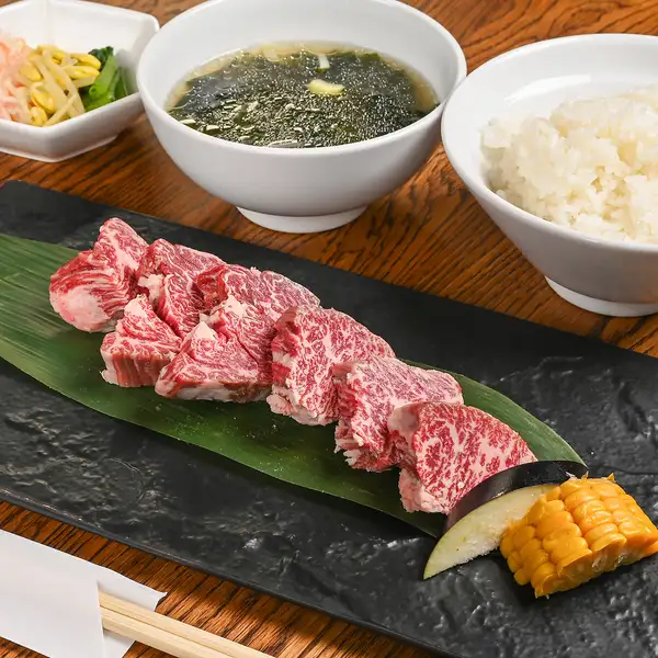 少し歯ごたえのある旨味の多い部位◎お任せ焼き肉ランチ
