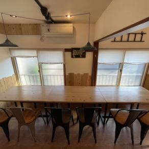 2階で12名様まとまってお座りいただけます。