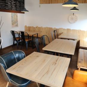 着席24名様までご案内可能です。