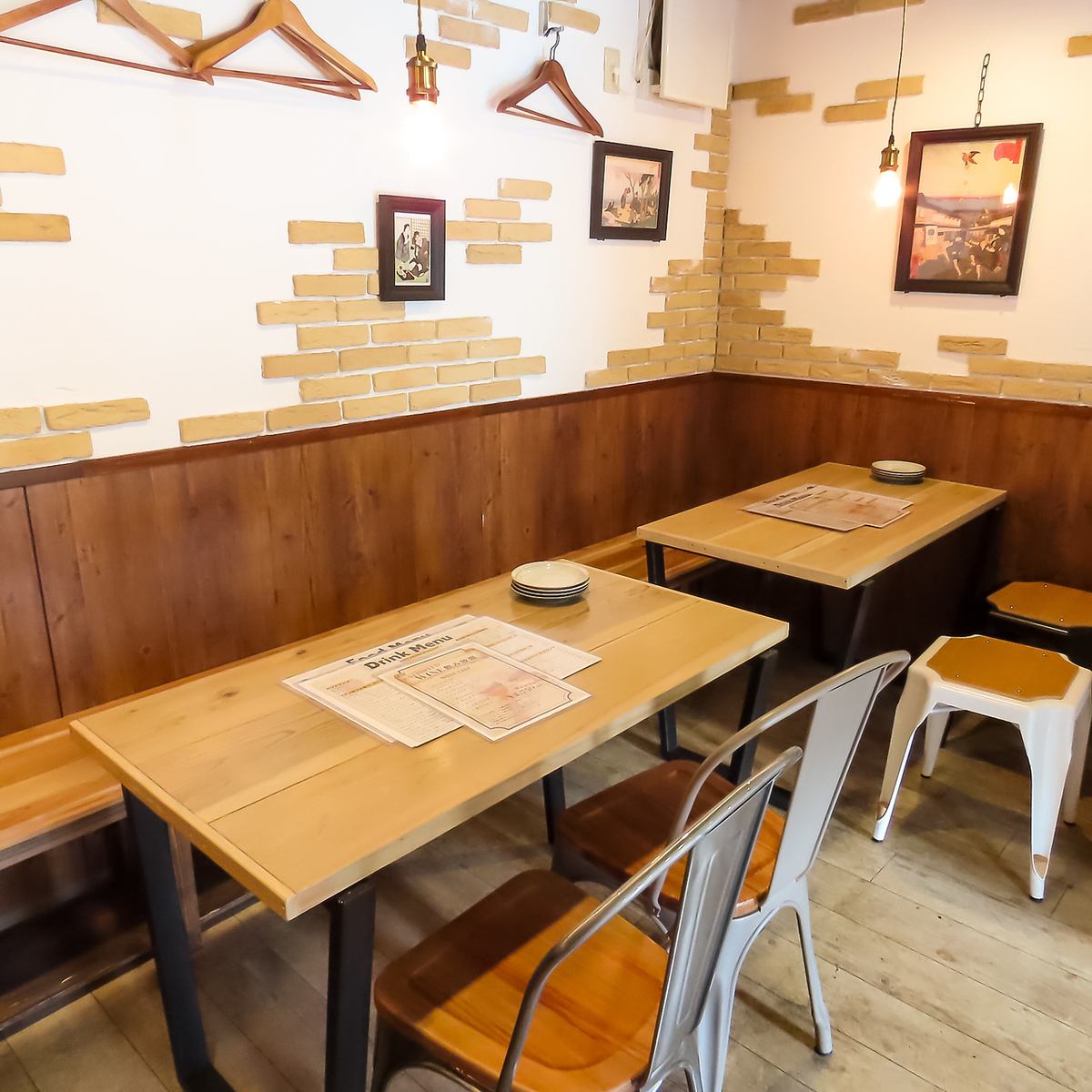 お洒落な空間でごゆっくりとお酒やお食事をお愉しみいただけます