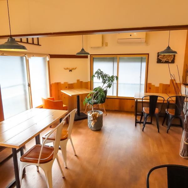 市川駅より徒歩約4分の好立地。お仕事帰りに『ヨウサン』特製のイタリアンで一杯いかが？店長・陽さんが手掛ける洋食はワインとの相性抜群！美味しい料理とお酒で笑顔あふれる場をぜひご堪能ください！