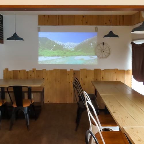 プロジェクターも完備！