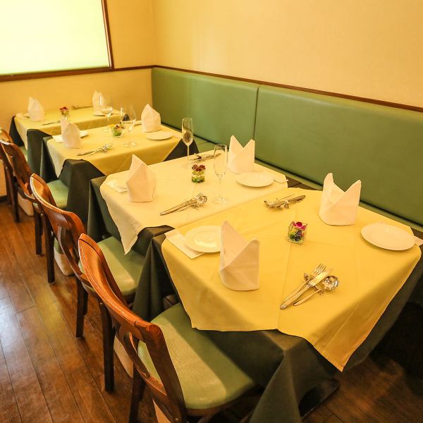 [Available for 2 people or more] We have table seats where you can relax comfortably! Suitable for various occasions such as dates, girls' gatherings, and family meals!