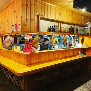 お一人様やデートでのご利用にぴったりなカウンターのお席をご用意☆お仕事帰りのサク飲みにいかがでしょうか。