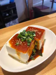 冷奴 (定番/赤のタレ)