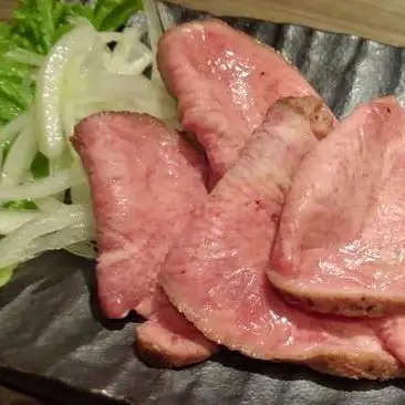 人気NO1の逸品～真空低温調理のタン刺し～