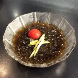 Mozuku seaweed salad with vinegar dressing