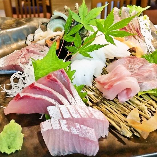 The fresh sashimi platter that is particular about purchasing is a dish that you should eat at least once!