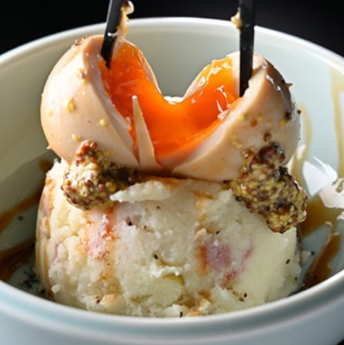 美味的馬鈴薯沙拉配上入口即化的溏心蛋