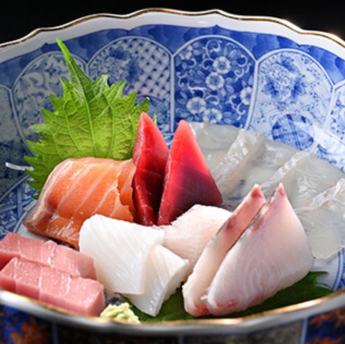 鮮度抜群の魚料理と美味しいお酒を楽しむダイニング。気軽な接待・デートに最適です◎