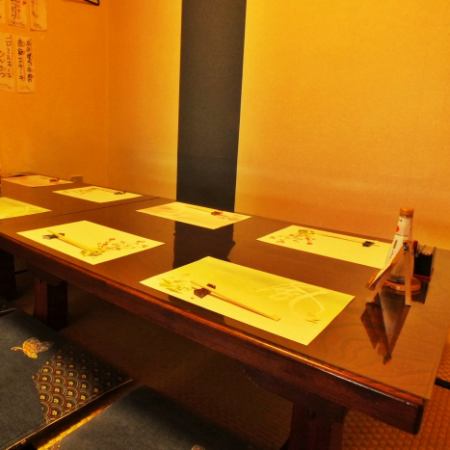 4 seats x 2 tables Up to 10 people can be reserved for a tatami room!