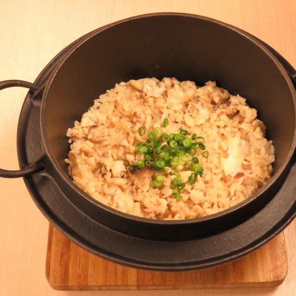 Freshly cooked sea bream rice in a clay pot (1 cup)