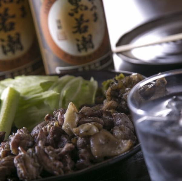 昔懐かしい趣を感じるレトロな座敷席で、時間を忘れてくつろげる空間！木の温もりに包まれた店内は居心地が良く、少人数からご家族までゆったり過ごせる、親しみやすい雰囲気が魅力です◎