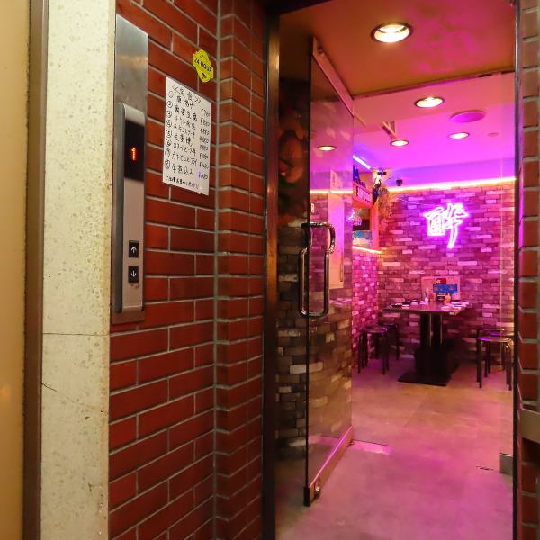 本店距離JR飯田橋站西口步行約1分鐘。它交通便利，可供從一個人到一大群人的廣泛人群使用。我們也為特殊場合提供私人租賃服務，因此請隨時與我們聯繫。請與美味的食物一起度過難忘的時光。