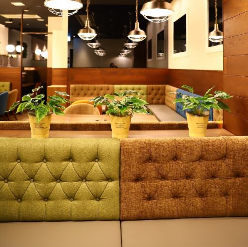 A casual fabric-style sofa that allows you to relax in the store [Umeda Lunch Chayamachi Birthday Girls' Association All-you-can-drink cheese NU Chayamachi welcome and farewell party] * Seats cannot be reserved at the time of reservation.Thank you for your understanding in advance.