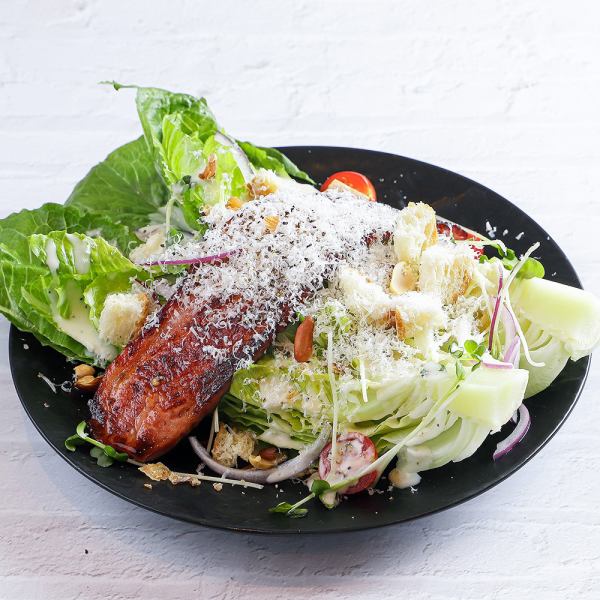 [Caesar salad with thick-sliced Hokkaido bacon and romaine lettuce]
