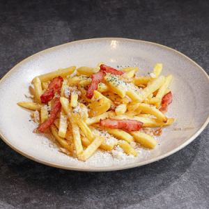 French fries with sliced raw ham