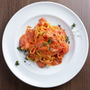 Shrimp and tomato cream pasta