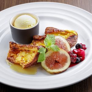 French toast from a cheese and raw honey specialty store