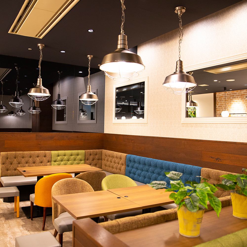 ゆったりデートにもピッタリ！温かな色の照明が雰囲気◎