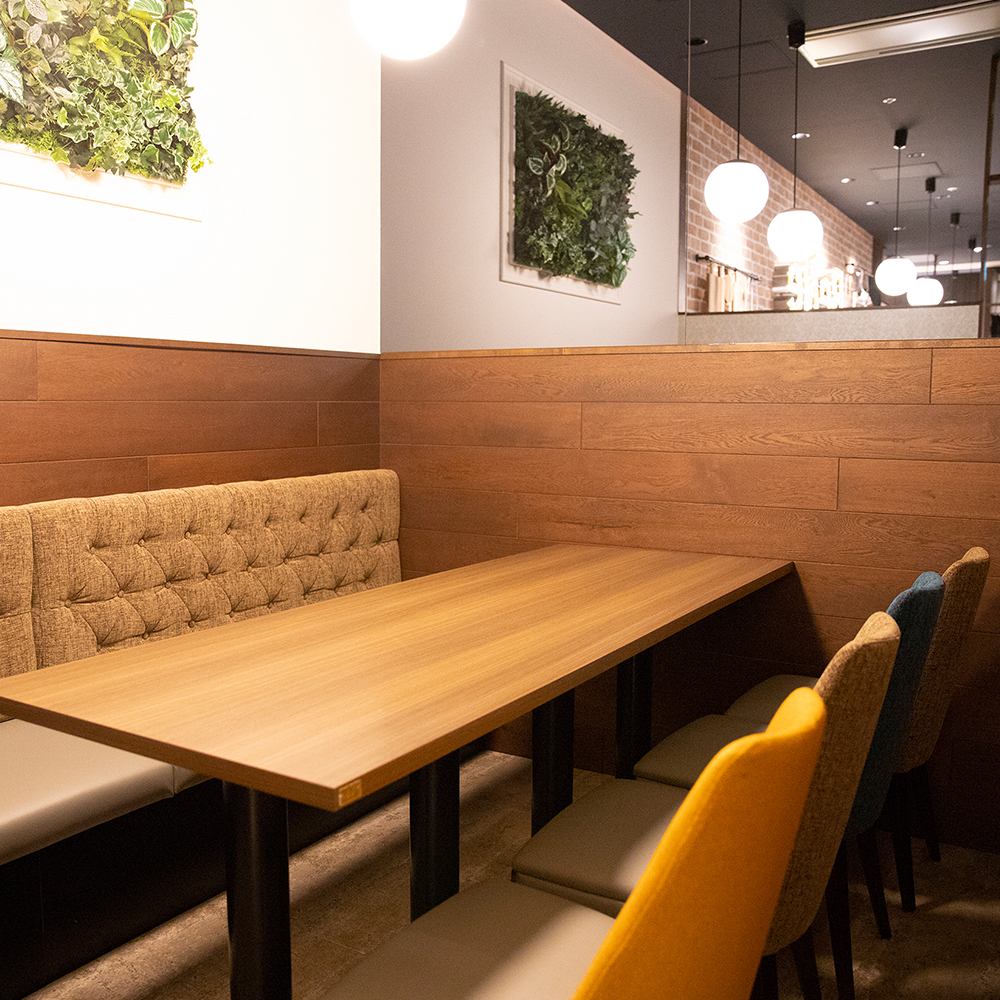 6～10名様向け！ソファの半個室空間でカジュアルに女子会を♪