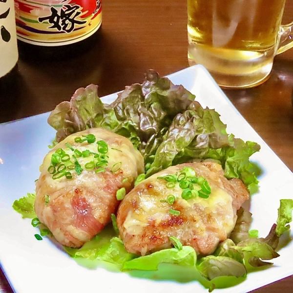 Very popular menu! [Cheese meat wrapped rice ball]