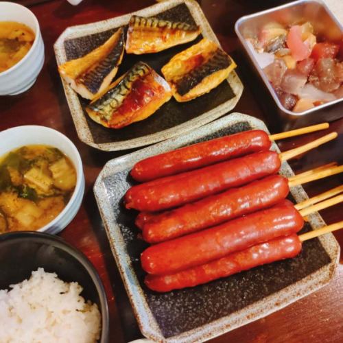 오늘 이길 수 없다.
❝ 프랑크푸르트 소시지 ❞
❝ 고등어 소금구이 ❞
❝ 생선의 가장자리 절임 ❞
❝ 가지의 된장국 ❞

어딘가의 뷔페만에 반찬이 풍부합니다만, 오늘은 주구 자치회의 축제가 있었기 때문에, 프랑크푸르트가 급히 꽂혀졌습니다😃
가끔씩 먹는 프랭크는 맛있어!

가지의 된장국에 들어있는 구운 가지는 한 사람에게도 사용되는 녀석으로 고소하고 맛있었습니다 😃

가지는 몸을 식히는 효과가 있다고 합니다 👍
열사병에주의를 기울여 오늘 밤에도 여러분의 행차를 기다리고 있습니다 😊

지바현 우라야스시 기타에이 1-1-12
☎047-355-4992
오픈 18시
Food.LO 2시
Drink.LO 2시 30분
폐점 3시

#축제 #선술집 #우라야스
#오늘
#프랑크푸르트소시
#고등어소금
#맛있는맛
#주구자치회축제
# 정정과 사과 내일은하지 않을 것 같습니다.