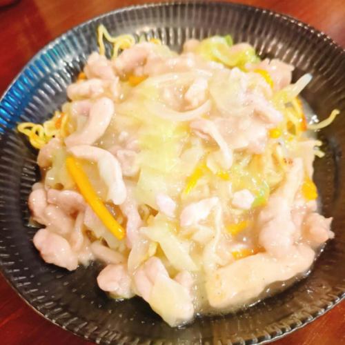 本日のまかない
❝鶏あんかけ焼そば❞

鶏がゴロゴロでお腹いっぱいになりました。
くるしひ。

今週も始まりますね。
お盆休み明け、いかがお過ごしですか？
本日も新メニュー取り揃えてまっせ！

サンマ！
新サンマ始めましたよー😃
お刺身でお召し上がり下さいね！

今夜も皆様のお越しをお待ちしております😊

千葉県浦安市北栄1-1-12
☎047-355-4992
Open　18時
Food.L.O  2 時
Drink.L.O  2時30分
閉店　3時

#つり舟　#居酒屋　#浦安
#本日のまかない
#鶏あんかけ焼そば
#サンマ　#新サンマ
#新メニュー
#苦しくて動けまへん