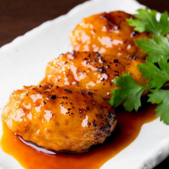 Cartilage meatballs grilled with sauce