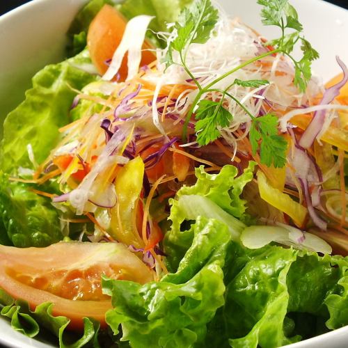 Morimori salad with plenty of vegetables