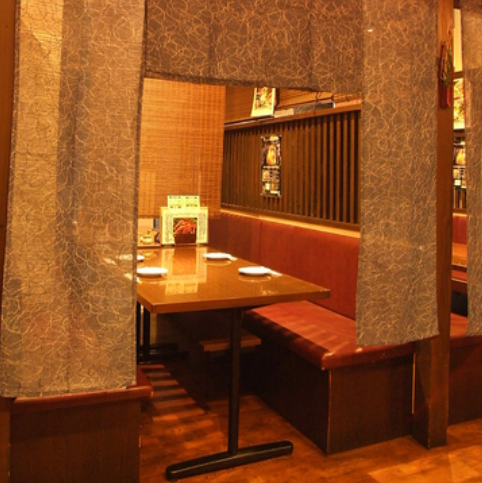 <Private table seating> Our popular private rooms can accommodate up to 6 people. Perfect for after-work drinks or a wide range of occasions with family and friends.