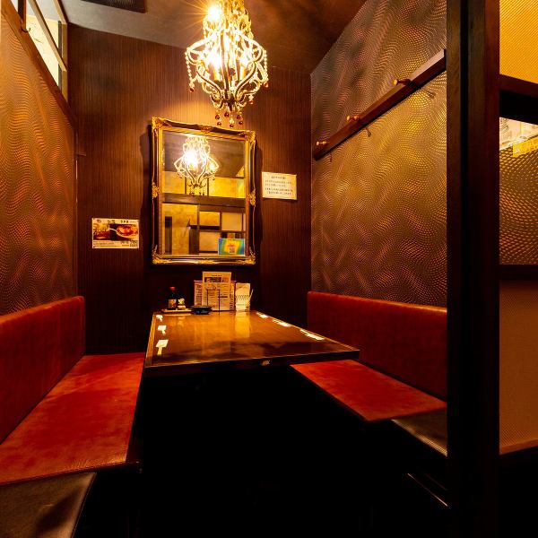 <全私密包廂> 我們廣受歡迎的全私密包廂最多可容納6人。無論是下班後的聚會,或是與家人朋友的聚會,都是理想之選。