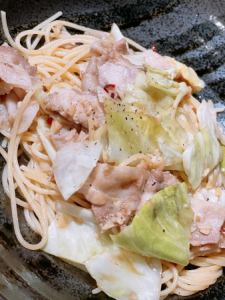 Anchovy spaghetti with pork and cabbage
