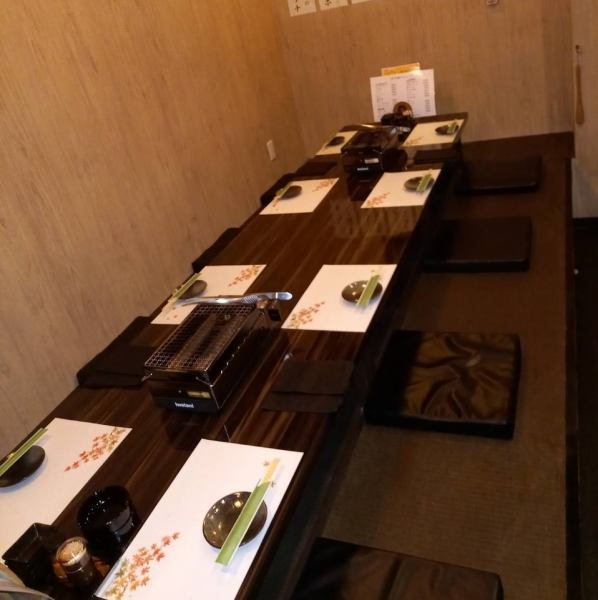 4 people x 3 seats Seats that can seat up to 12 people in total! A spacious space.It's a tatami room and digging, so you can stretch your legs! Above all, it's an open seat, so it's a calm seat where you can see the whole without any hassle when ordering!