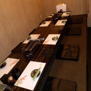 A tatami room for 4 people x 3 seats! It can accommodate up to 12 people! It is digging so you can relax and relax.Please relax when you come.It is a cozy space where you can talk with the owner even in the tatami room!