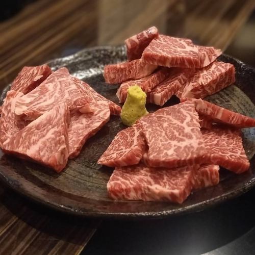 고급 고기를 만끽할 수있는 점주의 맡김 코스 2H 음료 무제한! 생맥주도 붙어 4000 엔 !!!