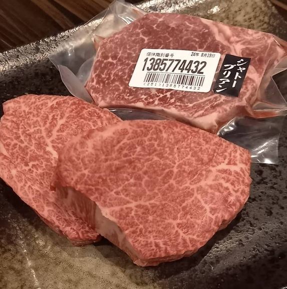 使用宫崎黑牛肉制作的夏多布里昂牛排