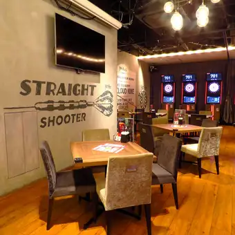 We have a table seating area for up to four people next to the dartboard! You can have fun playing darts, or enjoy food and drinks while watching others take on the challenge! We also have a VIP room, so please feel free to use it! *Image is for illustrative purposes only.