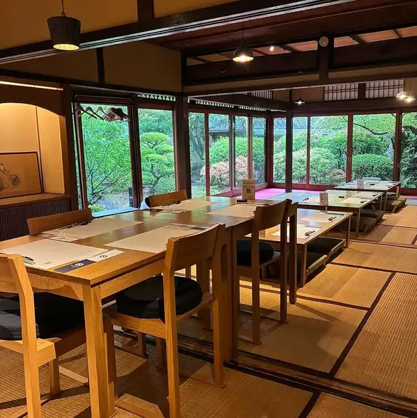 登録有形文化財に認定された当店。登録を受けた建物は江戸末期に建てられたものです。歴史を感じる邸宅でぜひお食事をしてみませんか？素敵な体験になること間違いなし◎ハレの日や特別な日には特にぴったり◎当店の建物もぜひお楽しみください♪